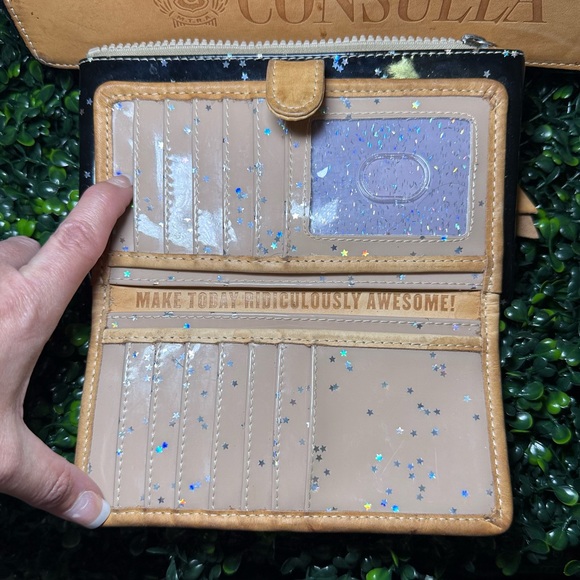 CONSUELA CROSSBODY AND SLIM WALLET SET. - Picture 10 of 12